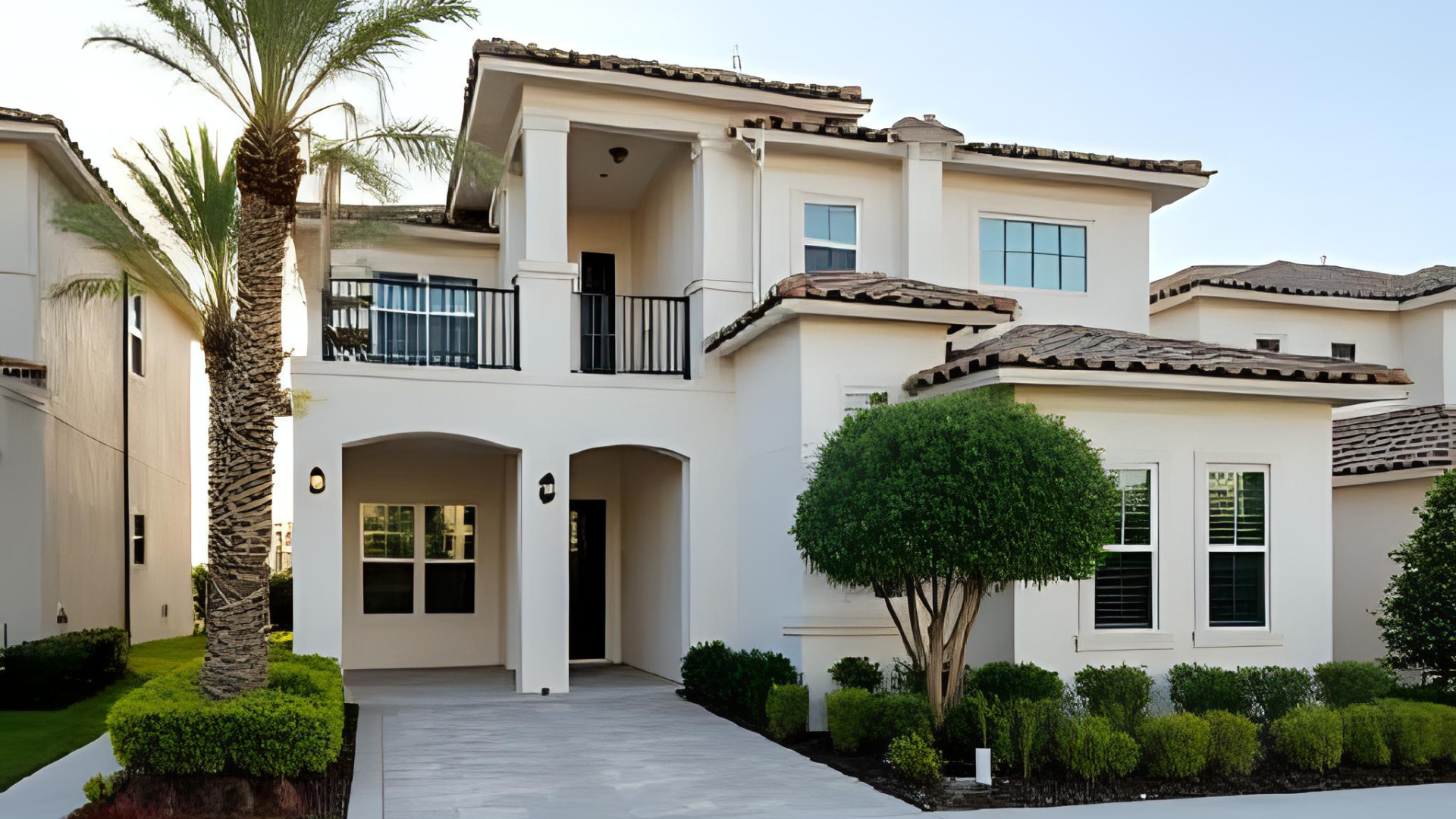 Modern home with lush landscaping in Mount Dora Florida